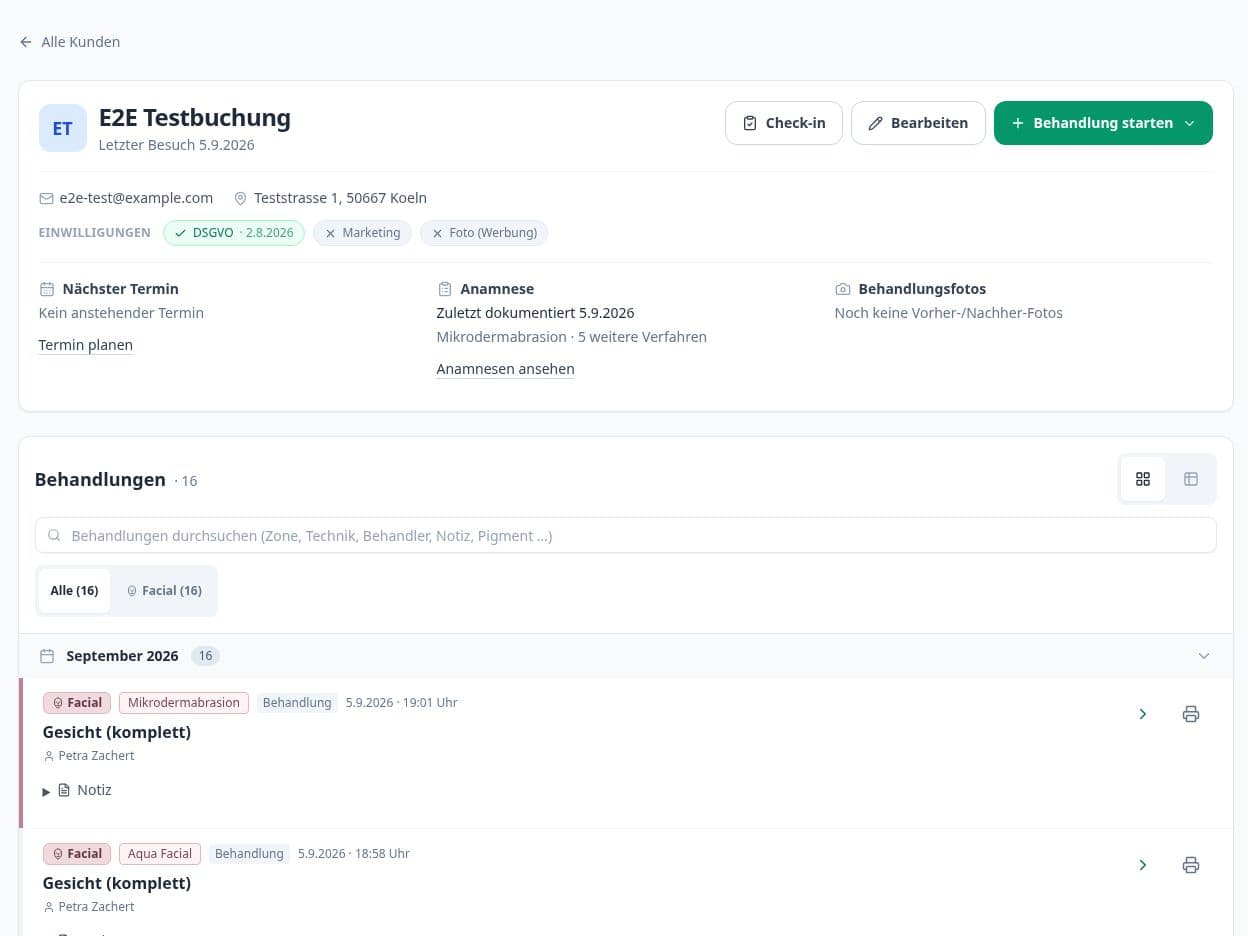 Aktuelle SkinFly-Kundenakte mit Besuchsvorbereitung und Behandlungskarten